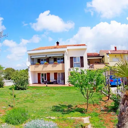 Suzi Valdebek * Pula