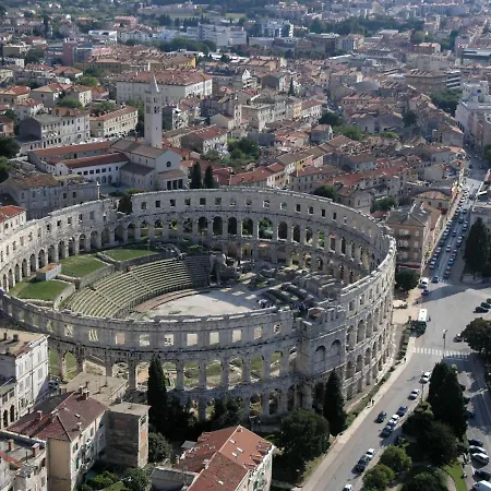 Suzi Valdebek * プーラ