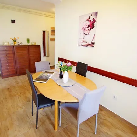 Suzi Valdebek Apartment