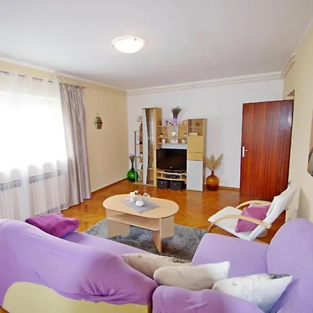 Suzi Valdebek Apartment Pula
